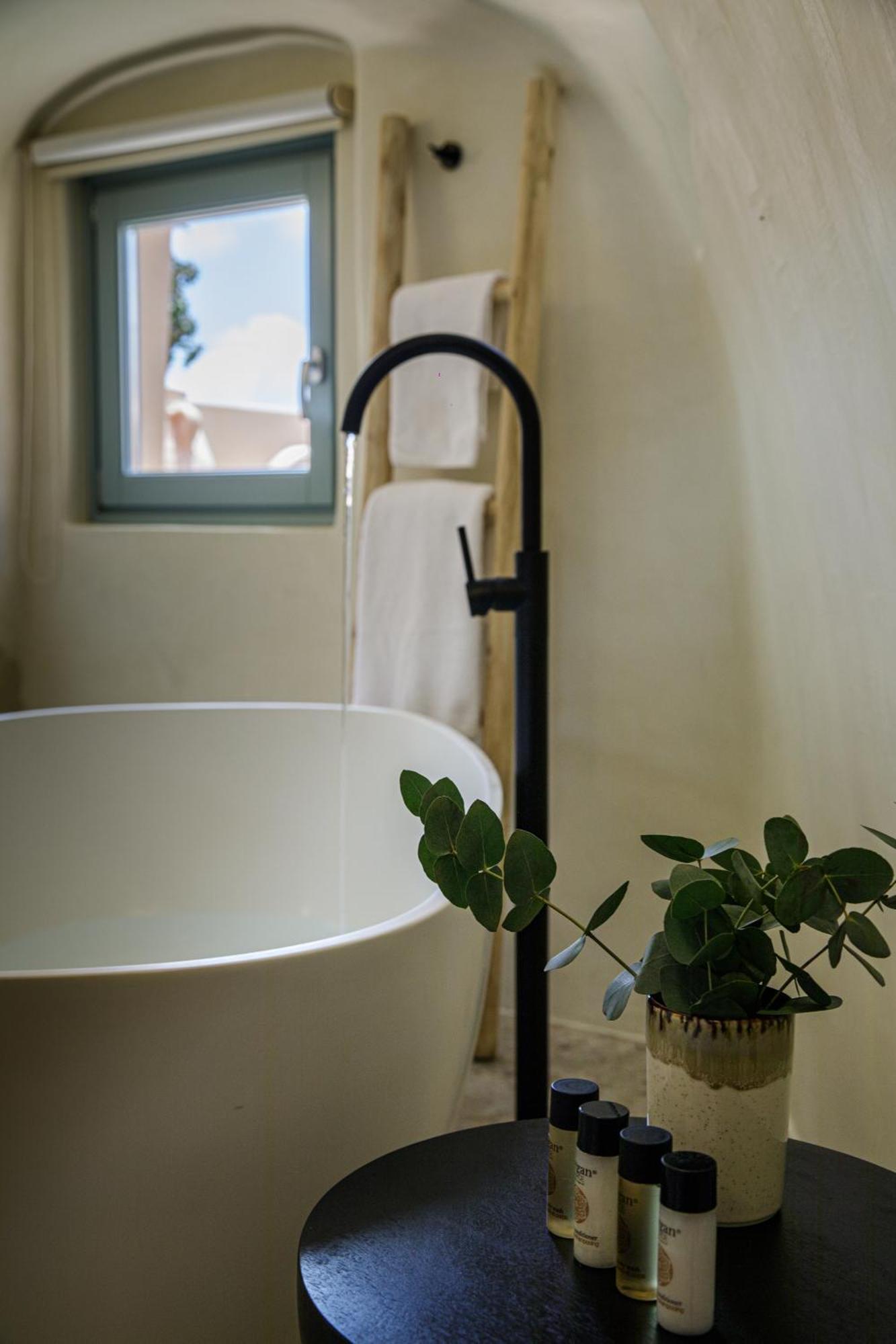 Annouso Villa With Hot Tub By Caldera Houses Oia  Extérieur photo